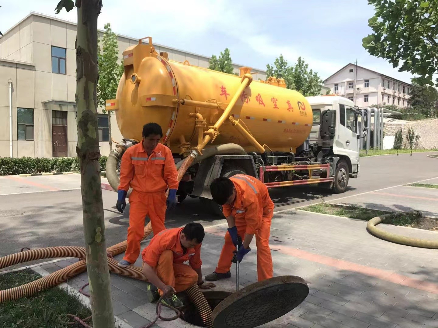 同德化粪池清理与5-8吨吸粪车施工效率分析